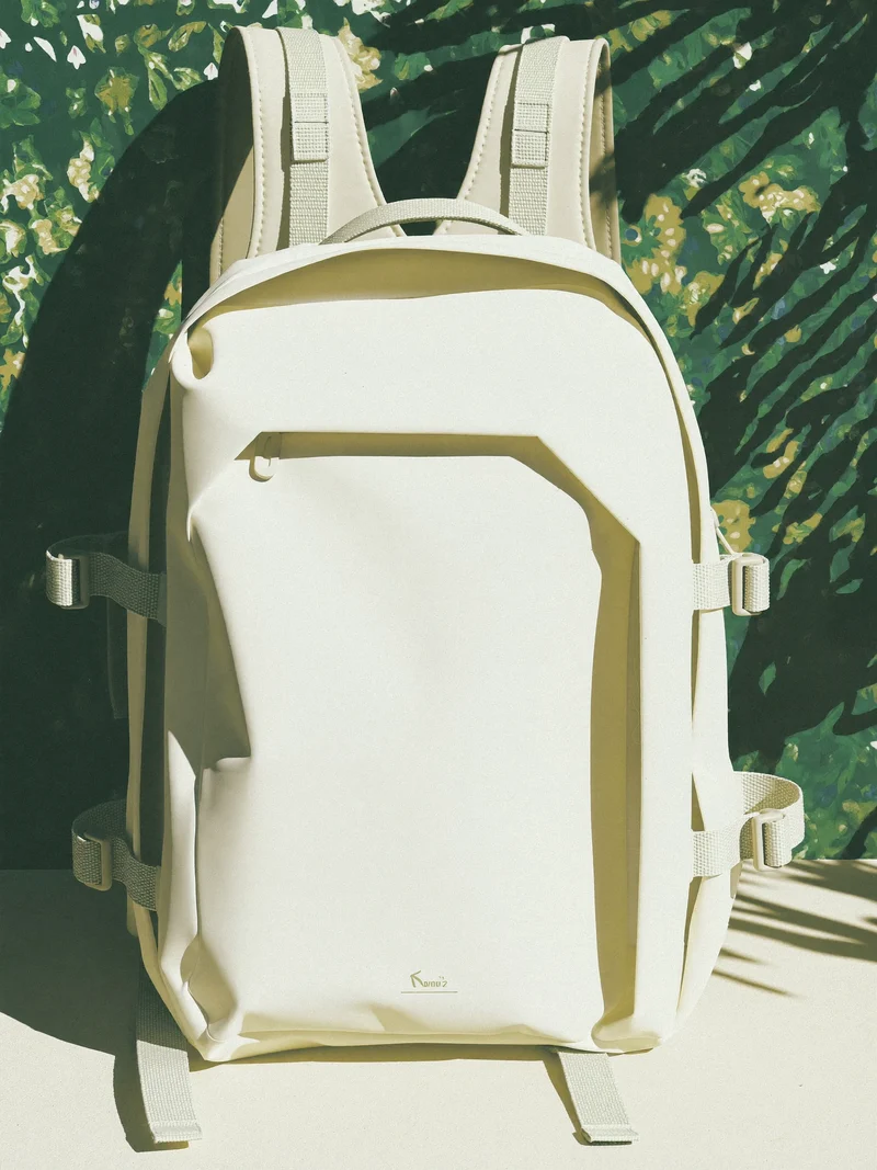 Illustration: technischer Tagesrucksack ohne Logos als Konzeptstudie